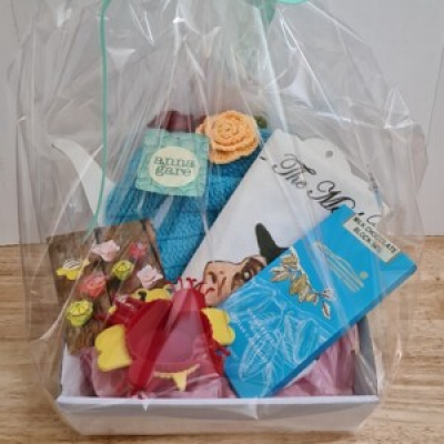 Gift Hamper - Our standard gift hamper, with a teapot cosy, kitchen goodies and chocolates!