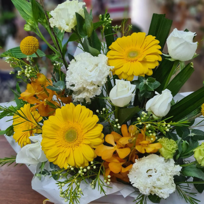 Lemon Drops - This little bag filled with flowers is the perfect way to send your message.